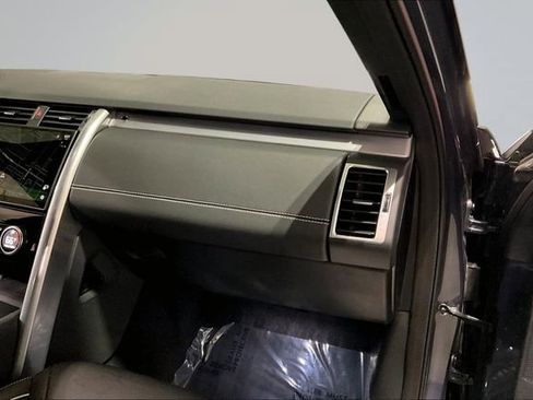 Used 2024 Land Rover Discovery Dynamic SE AWD/4WD image 19