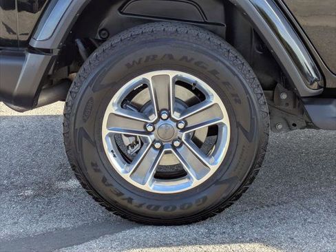 Used 2021 Jeep Wrangler Unlimited Sahara image 9