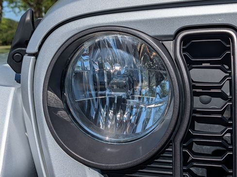 Used 2024 Jeep Wrangler Unlimited AWD/4WD image 16