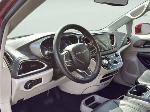 Used 2022 Chrysler Pacifica Touring-L AWD/4WD image 23