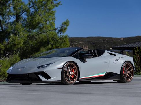 Used 2018 Lamborghini Huracan Performante image 1
