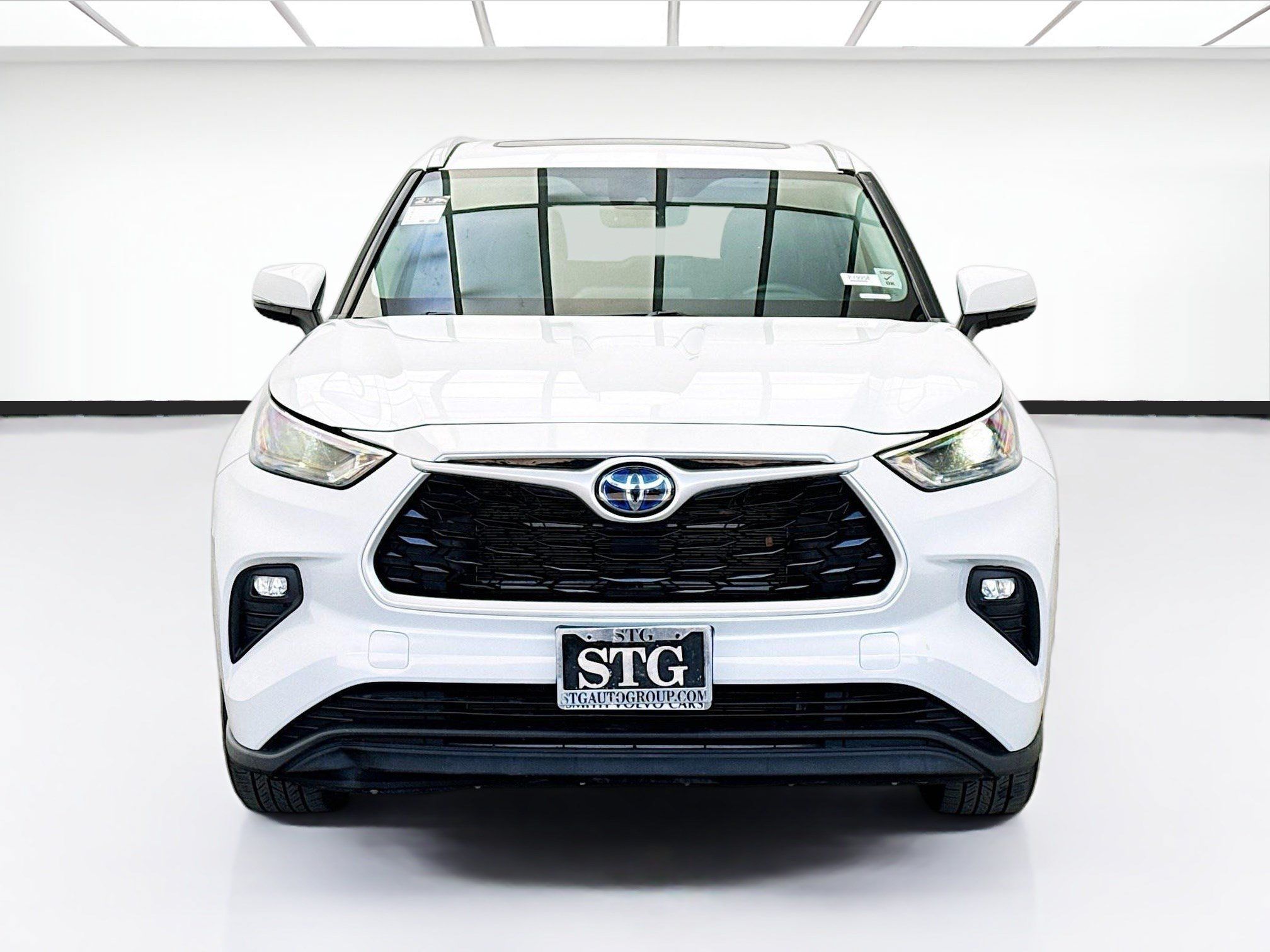 Used 2022 Toyota Highlander XLE AWD/4WD image 2