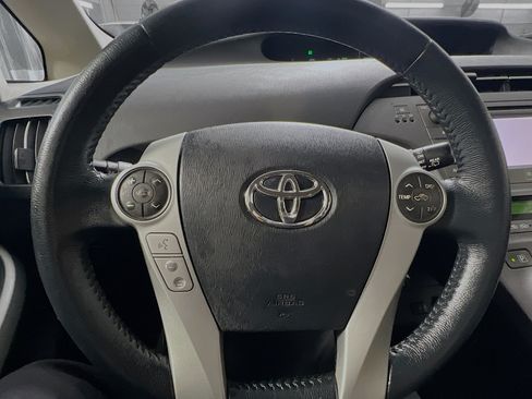 Used 2015 Toyota Prius Five FWD image 18