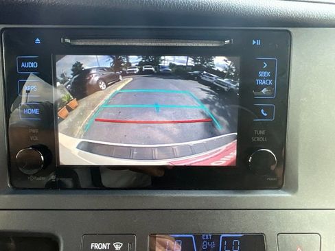 Used 2015 Toyota Sienna XLE image 25