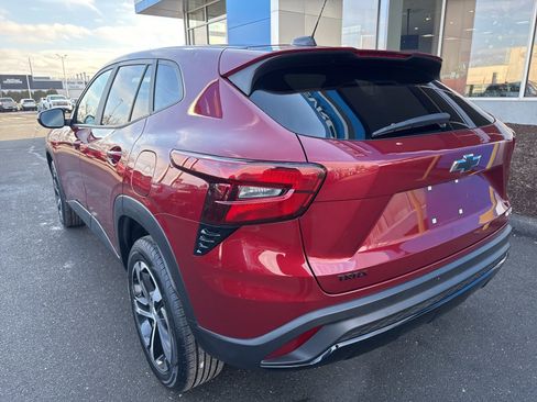 Used 2024 Chevrolet Trax RS w/ Driver Confidence Package image 8