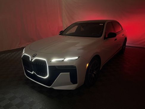 Used 2025 BMW 740i xDrive image 7