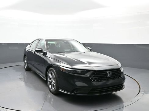 Certified 2023 Honda Accord EX image 3