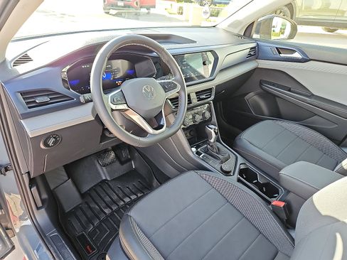 Certified 2024 Volkswagen Taos SE image 11