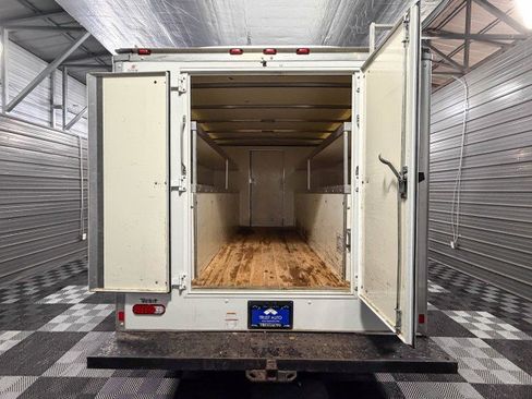 Used 2017 Chevrolet Express 3500 image 10