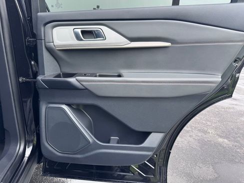 Certified 2025 Ford Explorer Active w/ Active Comfort Package AWD/4WD image 27