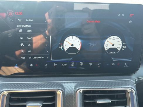 Used 2025 Ford Mustang Premium RWD image 25