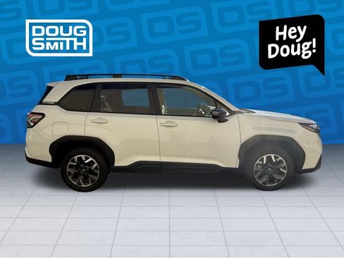 Used 2025 Subaru Forester Premium image 5