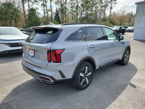 Used 2023 Kia Sorento EX w/ Panoramic Sunroof Package image 2