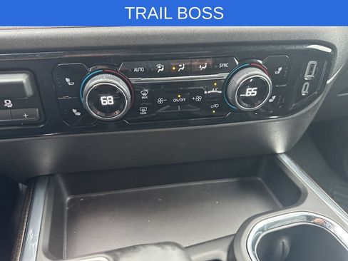 Used 2023 Chevrolet Silverado 1500 LT Trail Boss w/ Convenience Package II AWD/4WD image 17