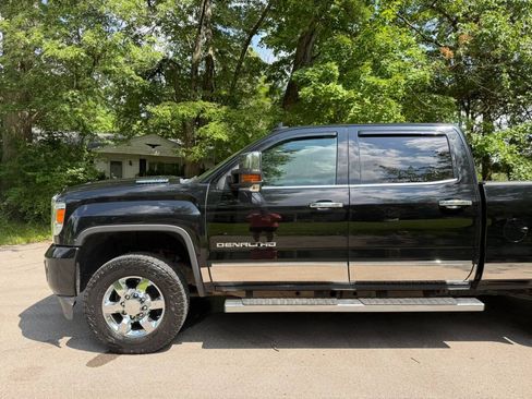 Used 2017 GMC Sierra 3500 Denali w/ Duramax Plus Package AWD/4WD image 68