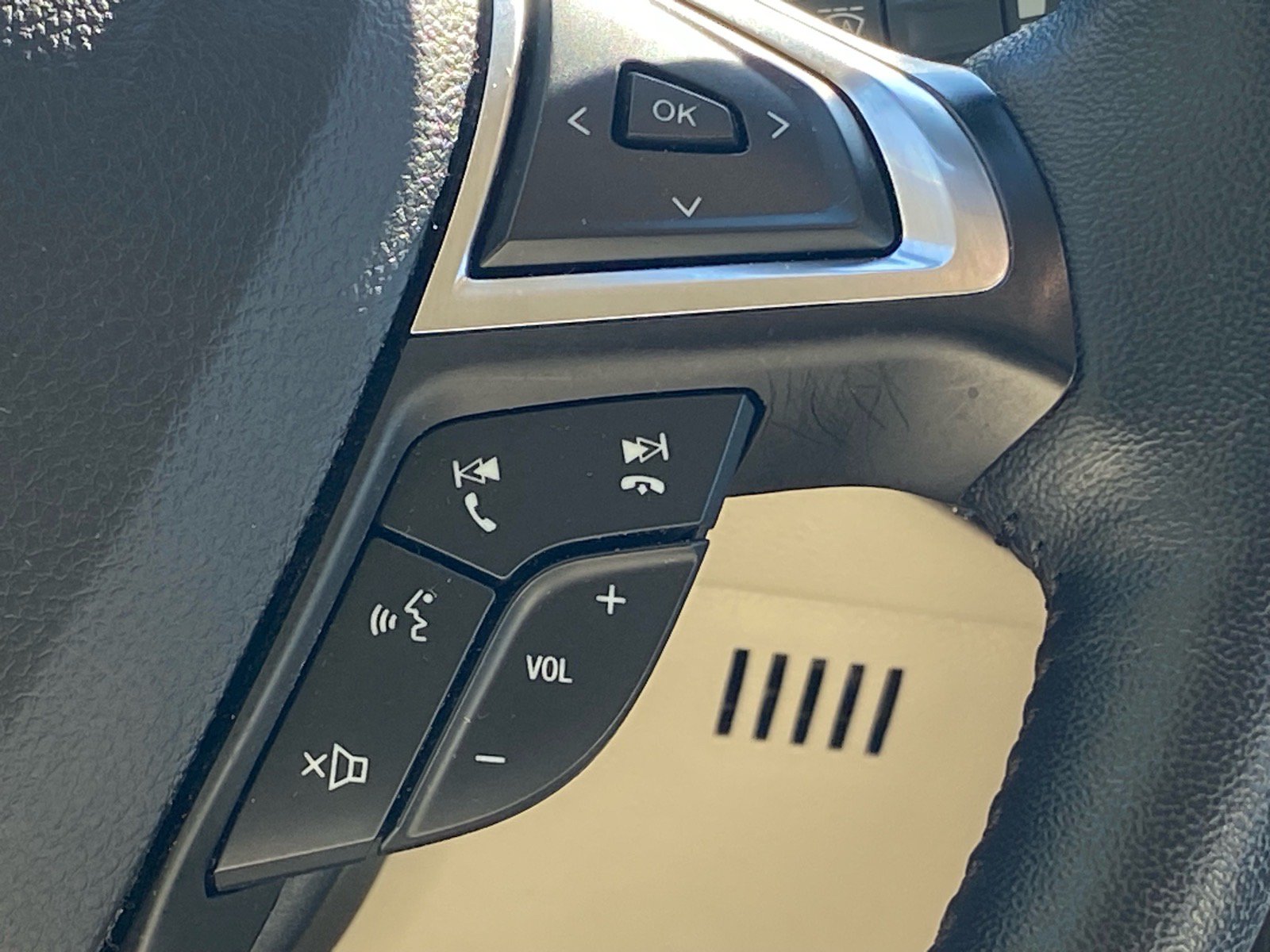 Certified 2024 Ford Edge Titanium AWD/4WD image 7