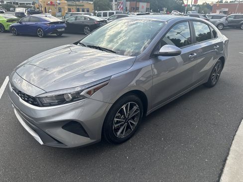 Used 2024 Kia Forte LXS w/ LXS Technology Package FWD image 4