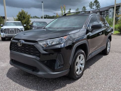 Used 2021 Toyota RAV4 LE FWD image 2