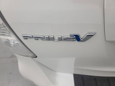 Used 2012 Toyota Prius V Five image 10