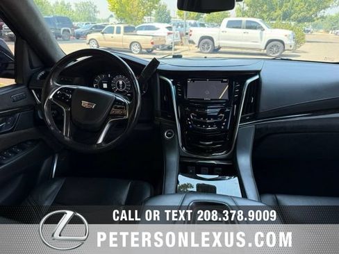 Used 2019 Cadillac Escalade ESV Platinum AWD/4WD image 16