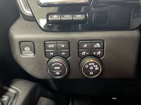 Used 2025 Chevrolet Silverado 2500 LTZ AWD/4WD image 17
