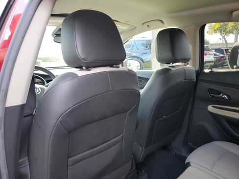 Used 2022 Buick Encore Preferred w/ Safety Package image 5