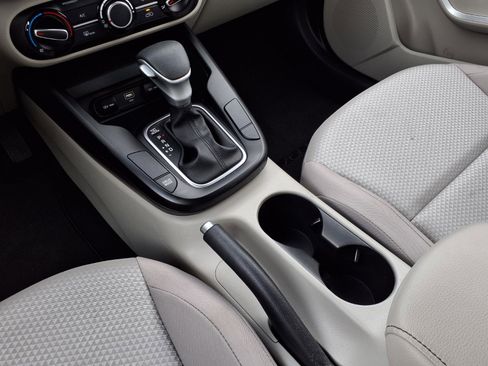 Used 2023 Kia Soul LX image 16