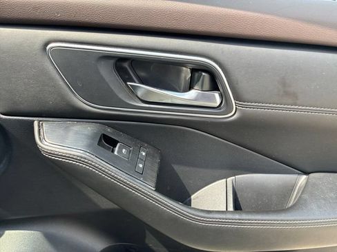 Used 2022 Nissan Rogue Platinum w/ Head-Up Display Package FWD image 14