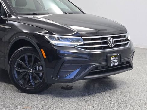 Used 2024 Volkswagen Tiguan SE image 2
