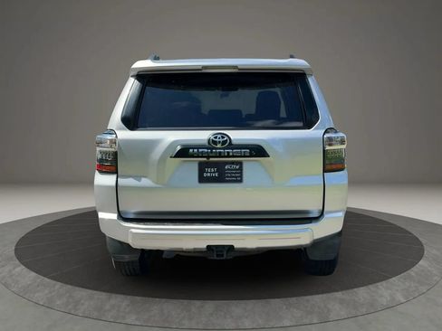 Used 2018 Toyota 4Runner TRD Off-Road AWD/4WD image 5