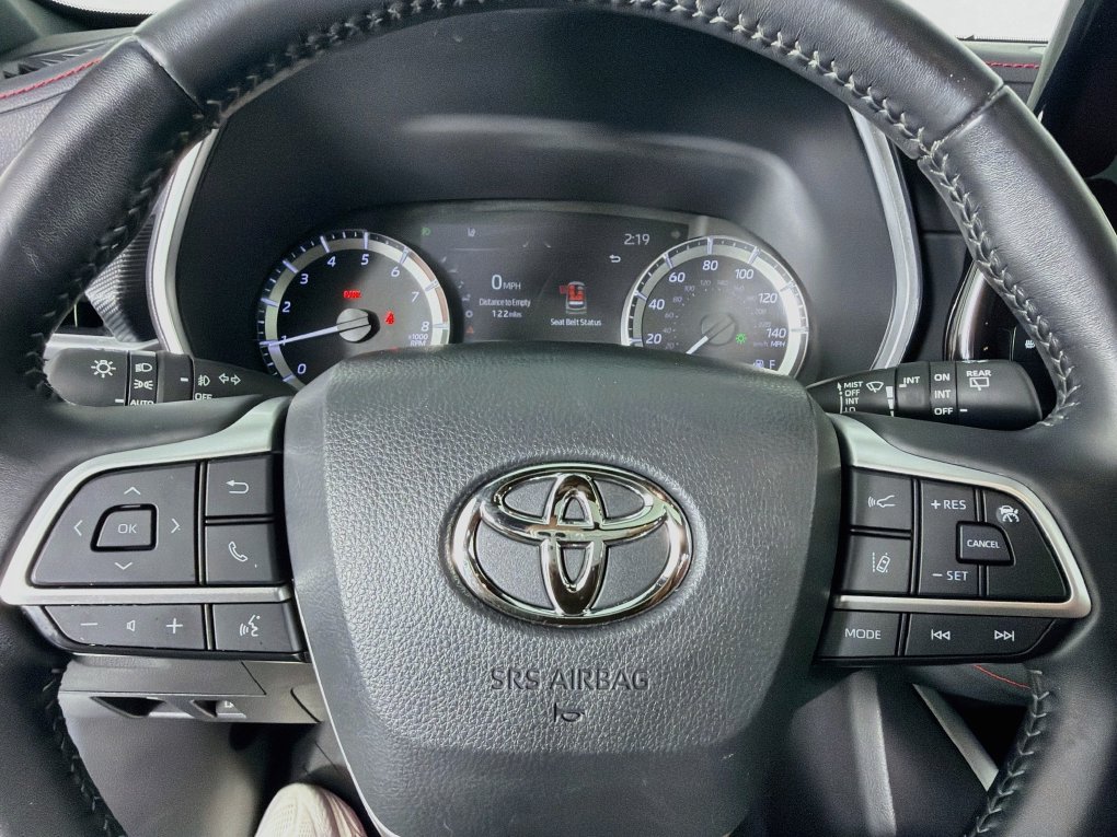 Used 2023 Toyota Highlander XSE FWD image 15
