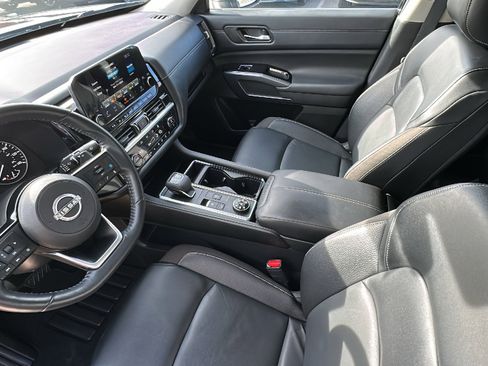 Certified 2024 Nissan Pathfinder SL image 20