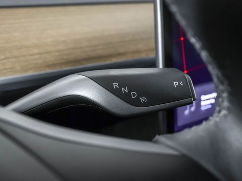 Used 2024 Tesla Model Y Long Range image 31