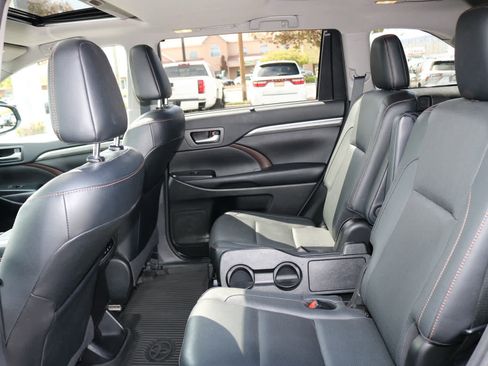 Used 2017 Toyota Highlander Limited AWD/4WD image 26