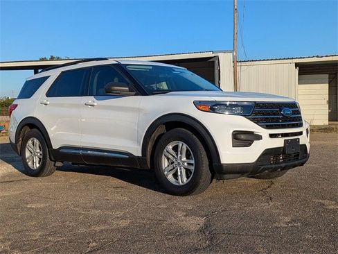 Used 2021 Ford Explorer XLT w/ Class III Trailer Tow Package image 2