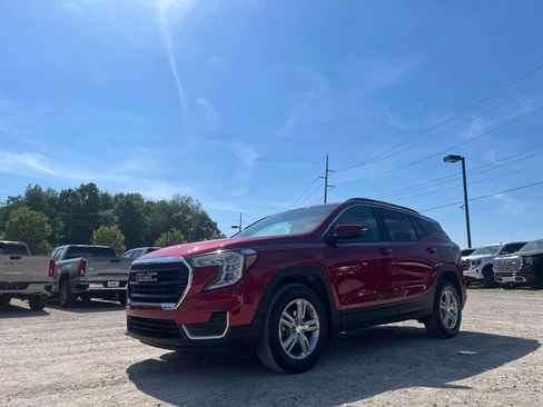 Used 2023 GMC Terrain SLE w/ Driver Convenience Package AWD/4WD image 2