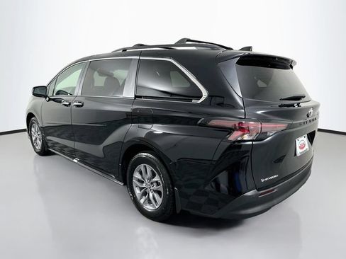 Used 2026 Toyota Sienna XLE AWD/4WD image 7