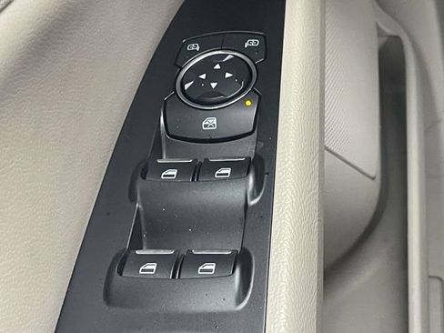 Used 2017 Ford Fusion SE w/ Fusion SE Technology Package FWD image 25
