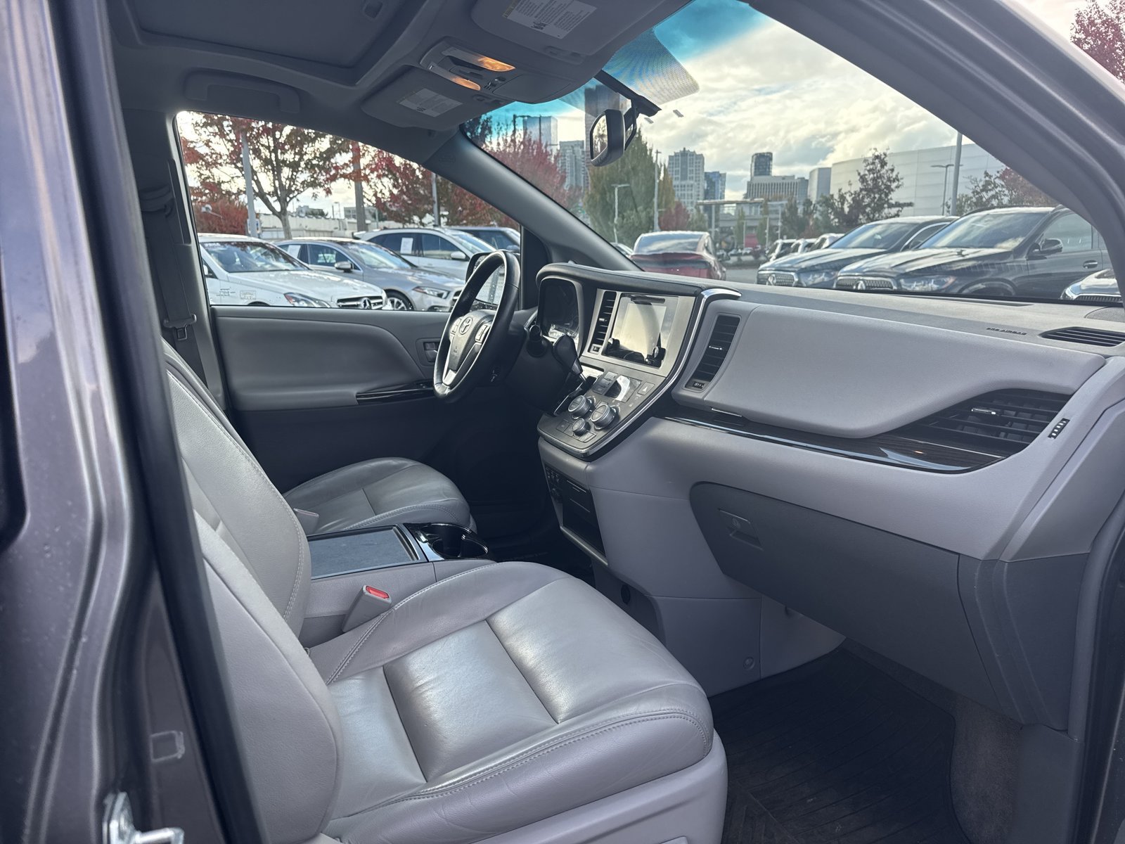 Used 2017 Toyota Sienna XLE w/ XLE Navigation Package AWD/4WD image 13