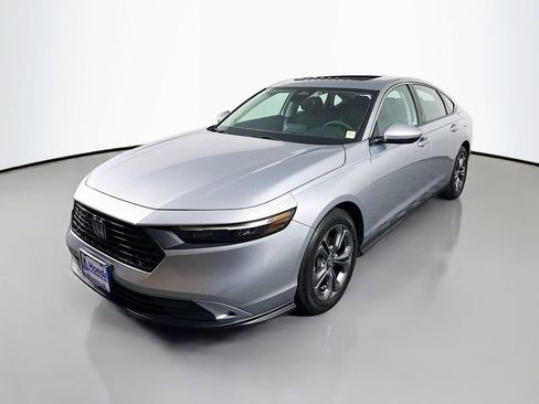 Certified 2023 Honda Accord EX image 3