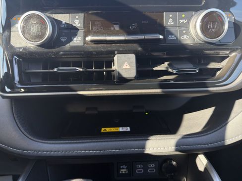 Used 2024 Toyota Highlander XLE image 23