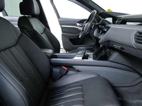 Certified 2022 Audi e-tron S Premium Plus w/ 21" Black Optic Package image 20