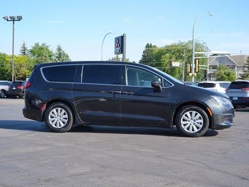 Used 2020 Chrysler Voyager L FWD image 2
