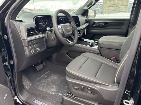New 2026 Chevrolet Suburban Premier image 5