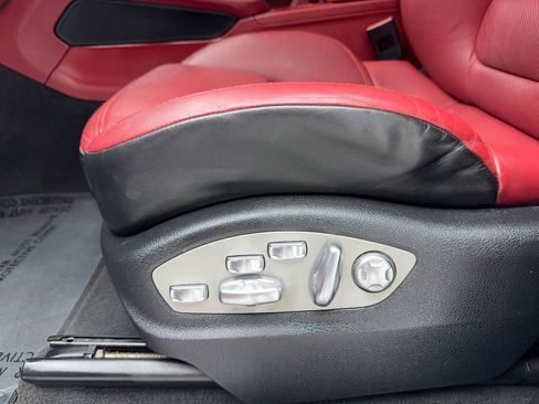 Used 2021 Porsche Macan Turbo image 35