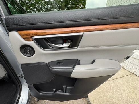 Used 2018 Honda CR-V Touring image 19