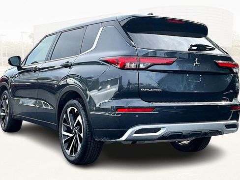 Used 2024 Mitsubishi Outlander SE image 4