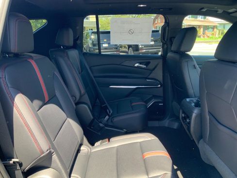 New 2026 Chevrolet Traverse RS AWD/4WD image 14