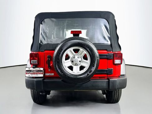 Used 2016 Jeep Wrangler Unlimited Sport w/ Connectivity Group AWD/4WD image 6