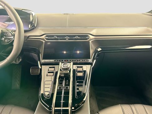 Used 2026 Aston Martin V8 Vantage Coupe RWD image 13